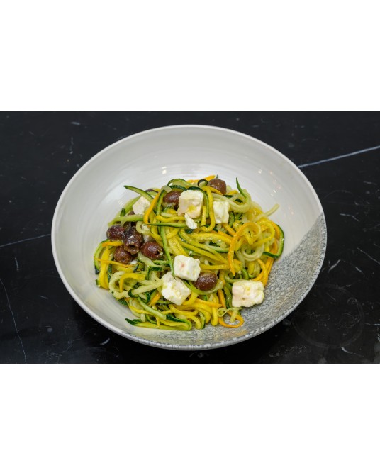 Tagliatelles de courgettes, feta, olives